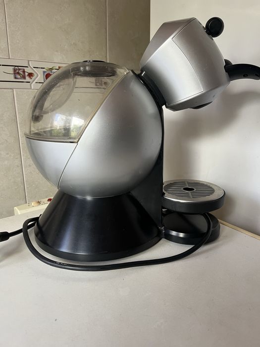 Máquina de Café Dolce Gusto em Excelente Estado + Oferta de Cápsulas