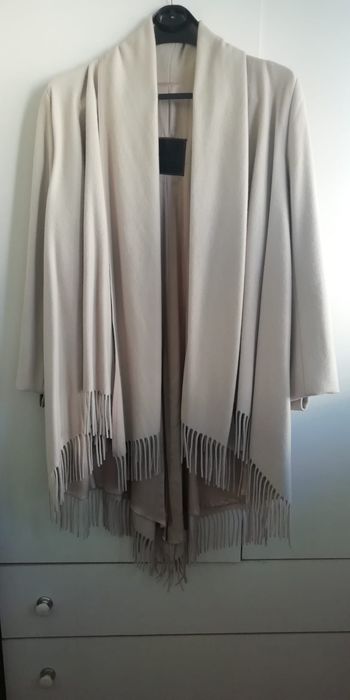 Casaco de fazendinha de senhora de cor cinzento