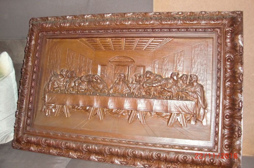 Última Ceia do Senhor em madeira com talha em relevo