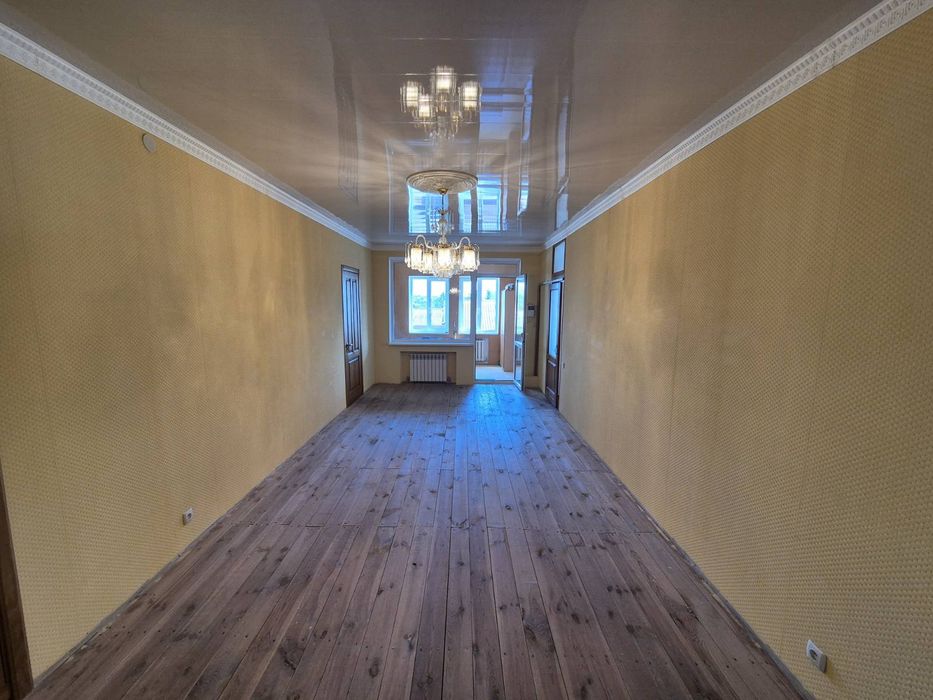 Продається будинок в Центральній частині міста.