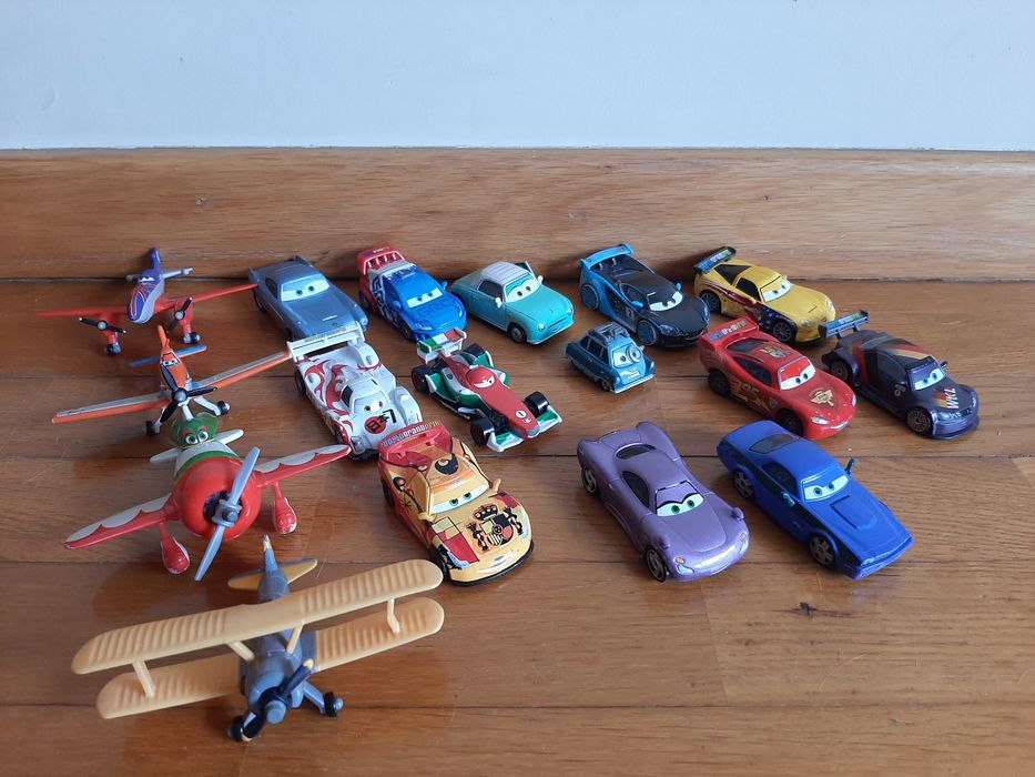 Diversas figuras coleção "Carros e Aviões"