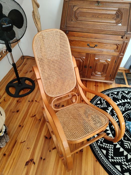 Fotel bujany  drewniany