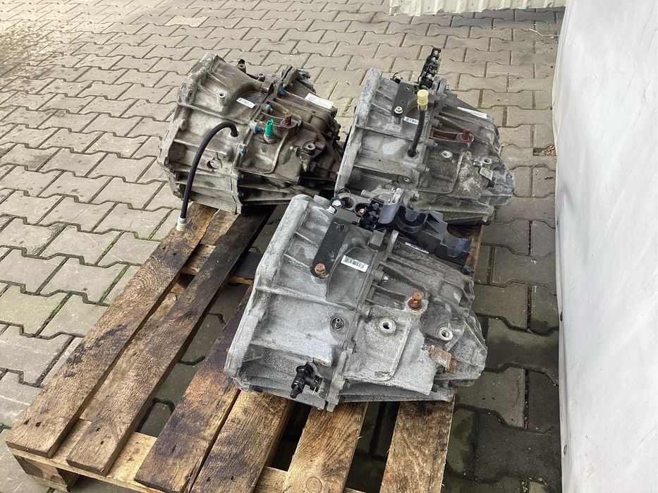 Піввісь Привідний Вал Renault Trafic мотор 1.6 Opel Vivaro Полуось права ліва