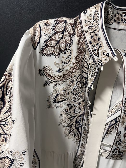 Продам сукні в каруселі 5шт