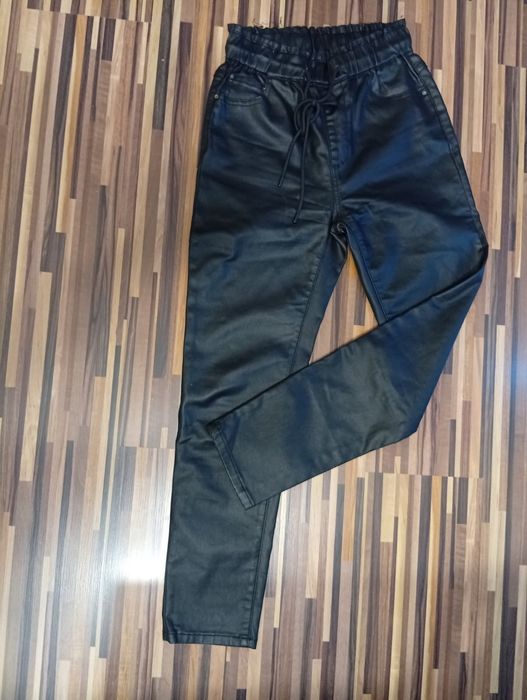 Spodnie eko skóra  spodnie czarne rozm. S