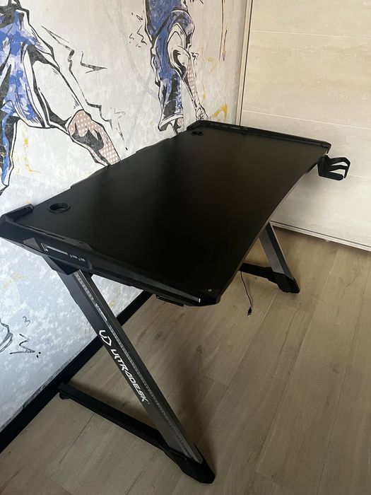 Biurko gamingowe ULTRADESK RGB LED 115x61 cm IDEALNE