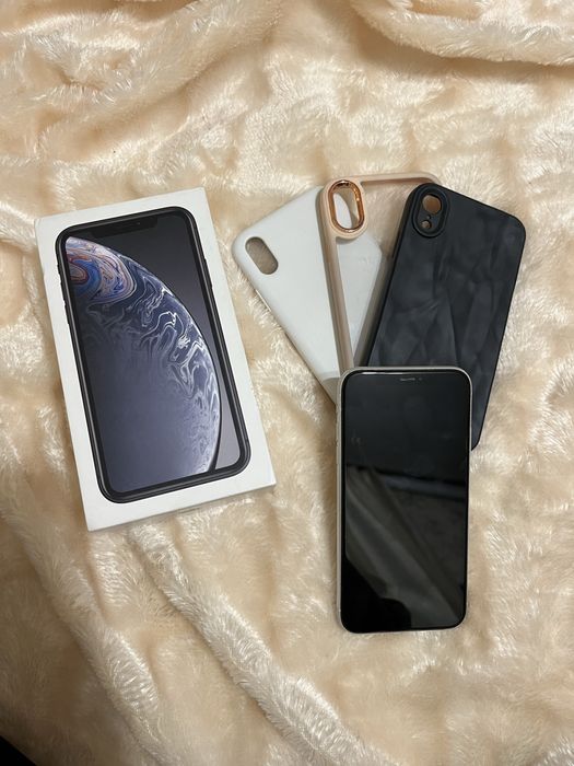 Продам iPhone XR 64 ГБ (белый)