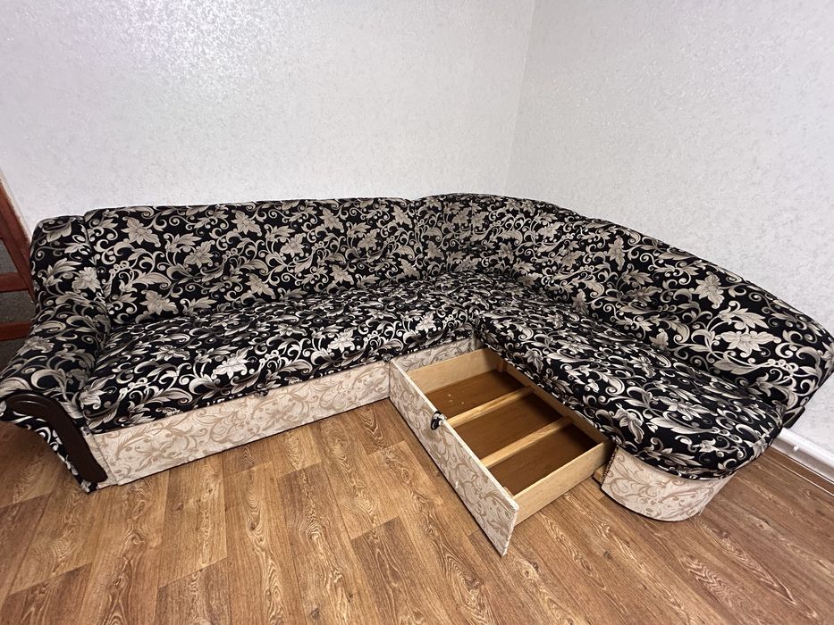 Продам угловий диван 3.00*2.20
