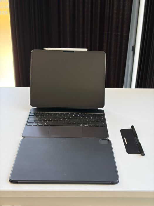 iPad Pro 13 (M4) 1TB + Teclado Apple + Apple Pencil Pro