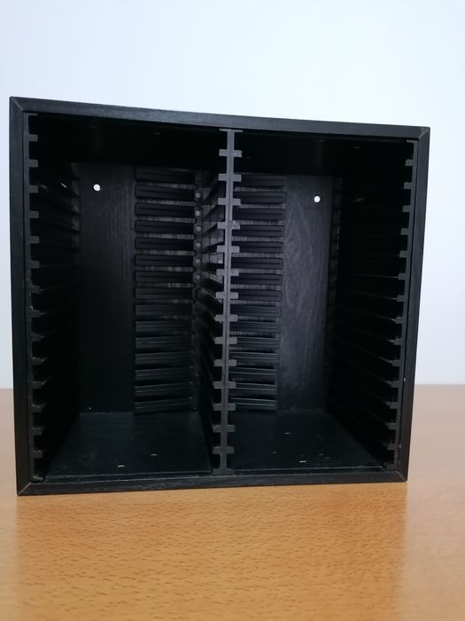 Caixa para CD's em madeira preta