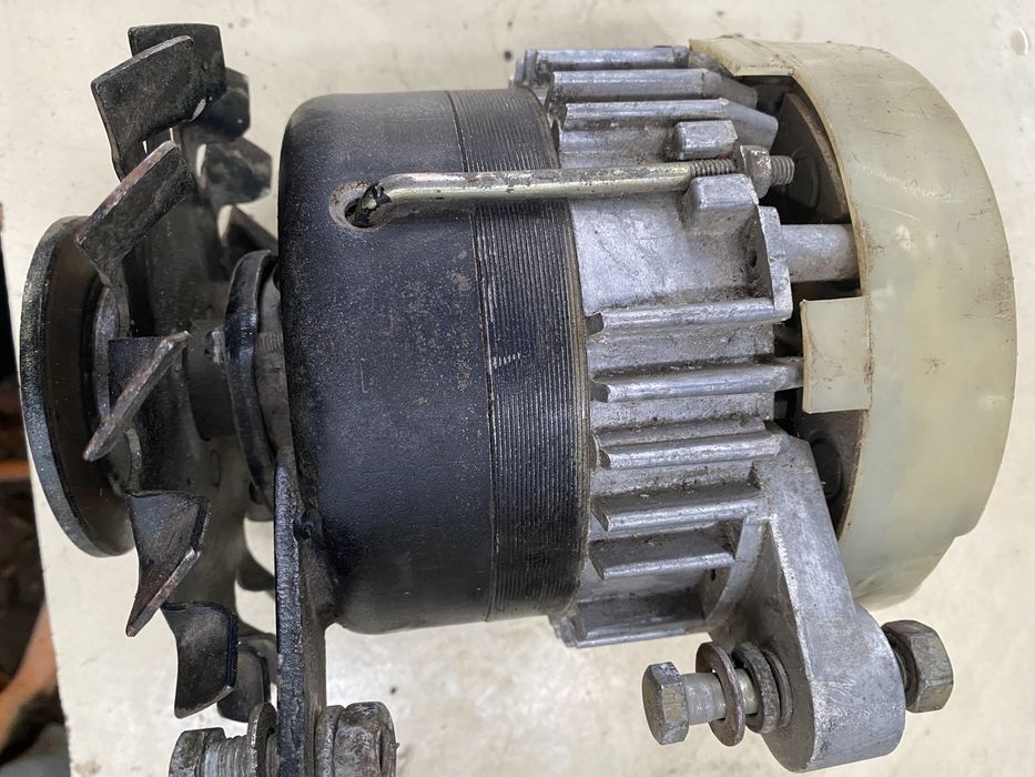 Генератор Т-130,Т-170 28в 1000 вт 70а СССР