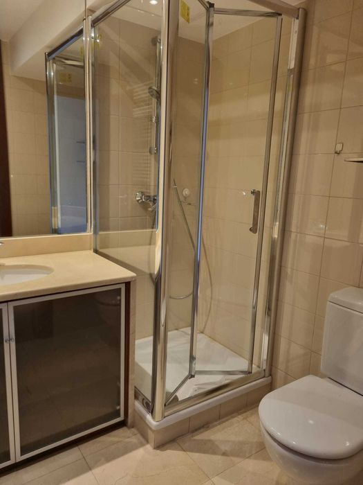 Apartamento T2 com Piscina e Terraço no Condomínio do Parque