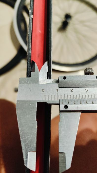 Ostre koło 28c. Wysoki stożek. Koła szosowe.