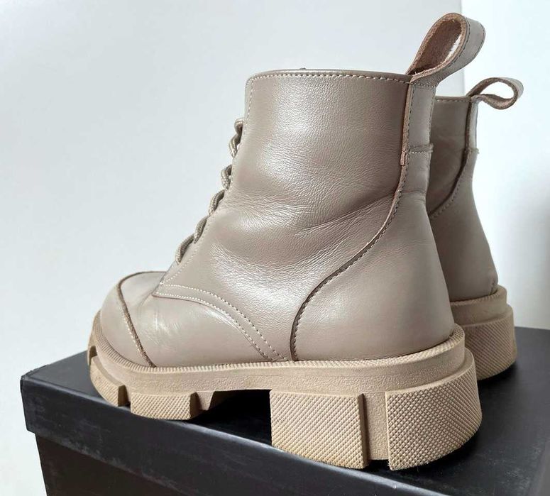 Черевики шкіряні на хутрі на платформі бежеві р. 37