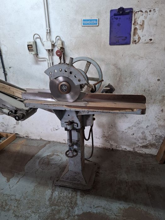 Vendo material para produção de rolhas
