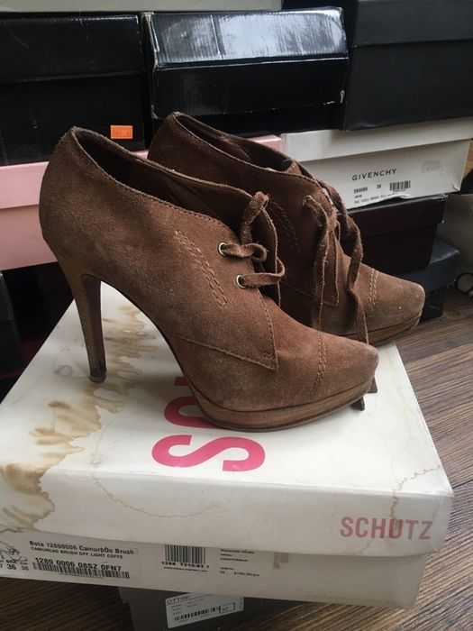 Замшевые Ботильоны фирмы SCHUTZ.