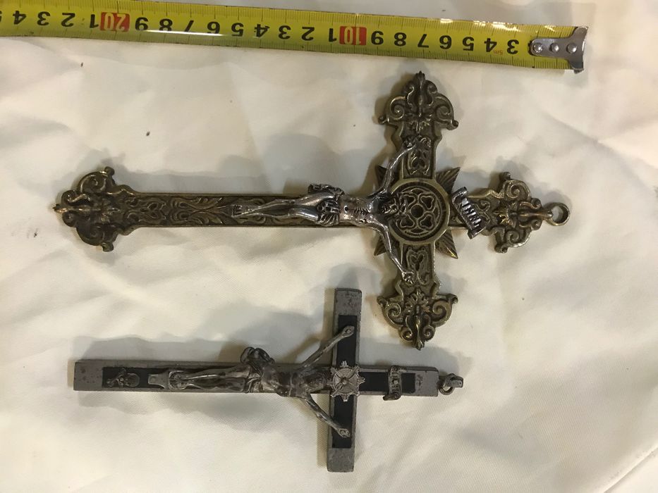 Arte Sacra - Cruz de Cristo em bronze (duas)