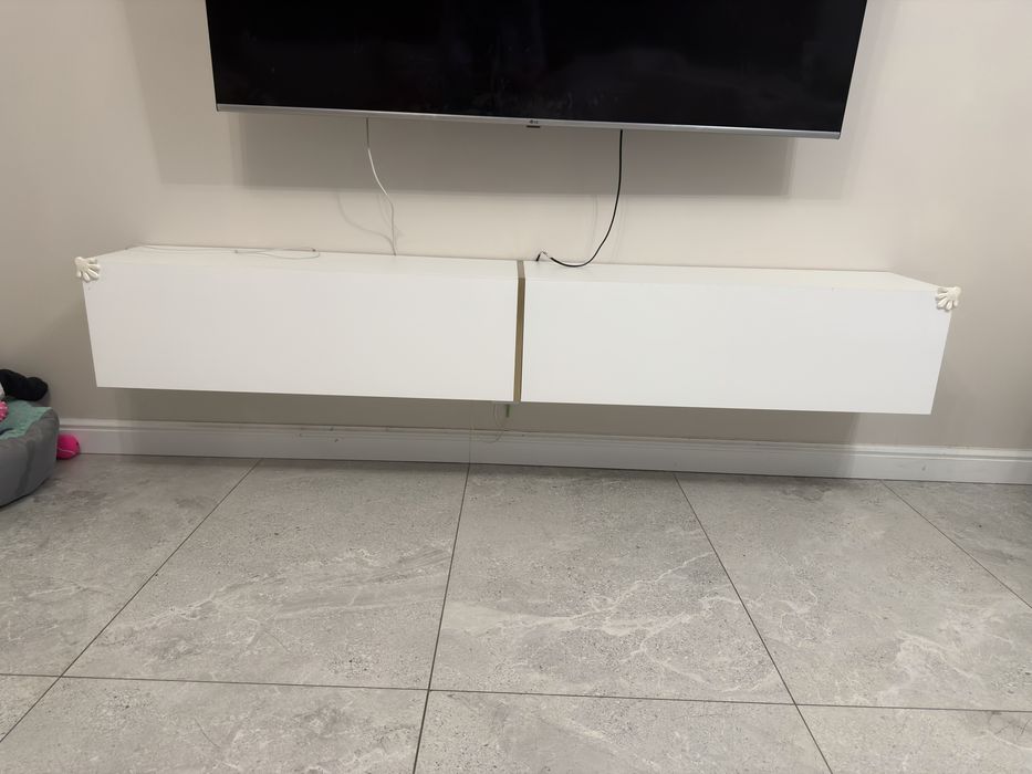 Szafka RTV ze zlotą lamówką