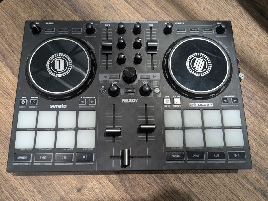 Controlador Serato Relooop Ready447135497491599360