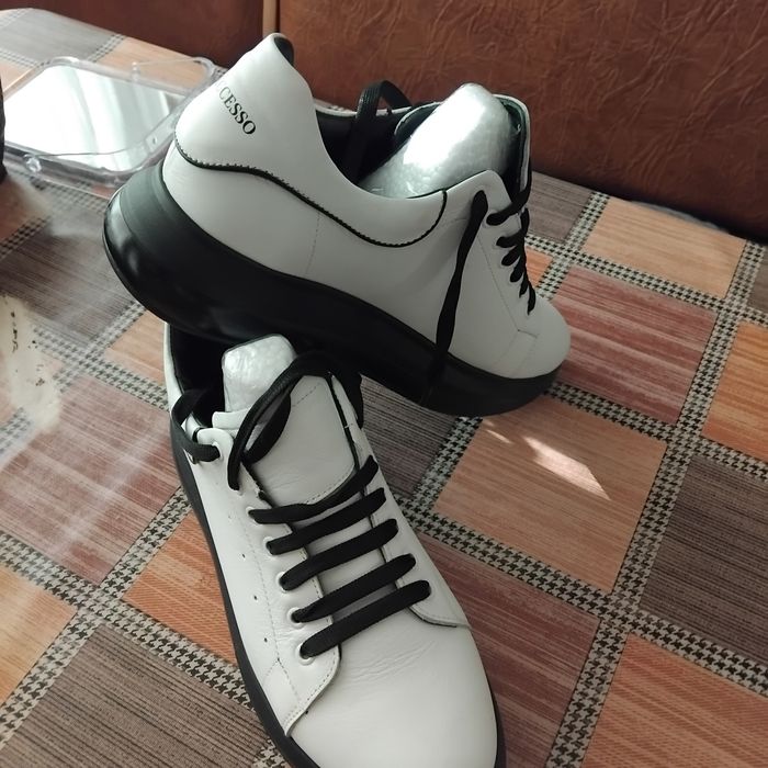 Кроссовки кожаные новые