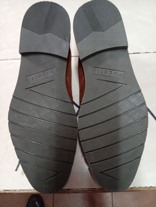 Sapatos de pele camurça novos