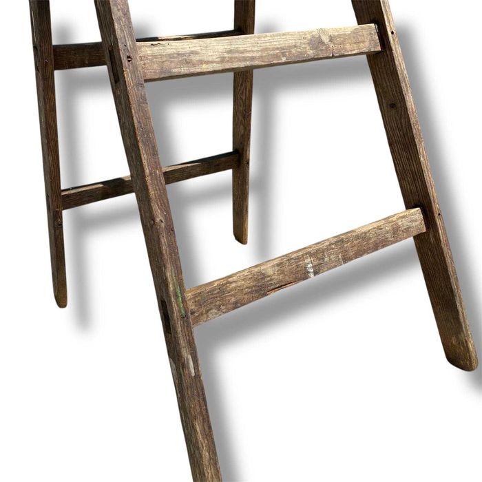 Escadote antigo de madeira