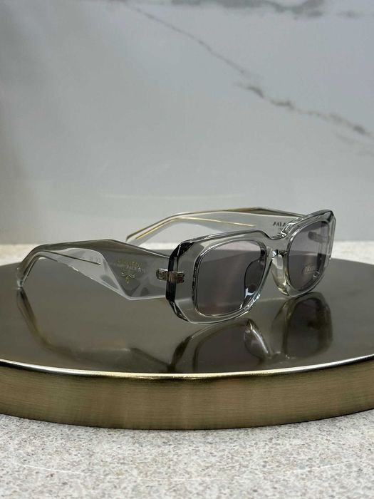 Окуляри сонцезахисні Prada прозорі прямокутні нові - без упакування