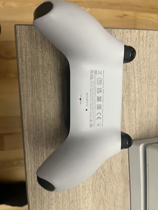 Ps4 pro biała + pad ps5+ przejsciowka wingman