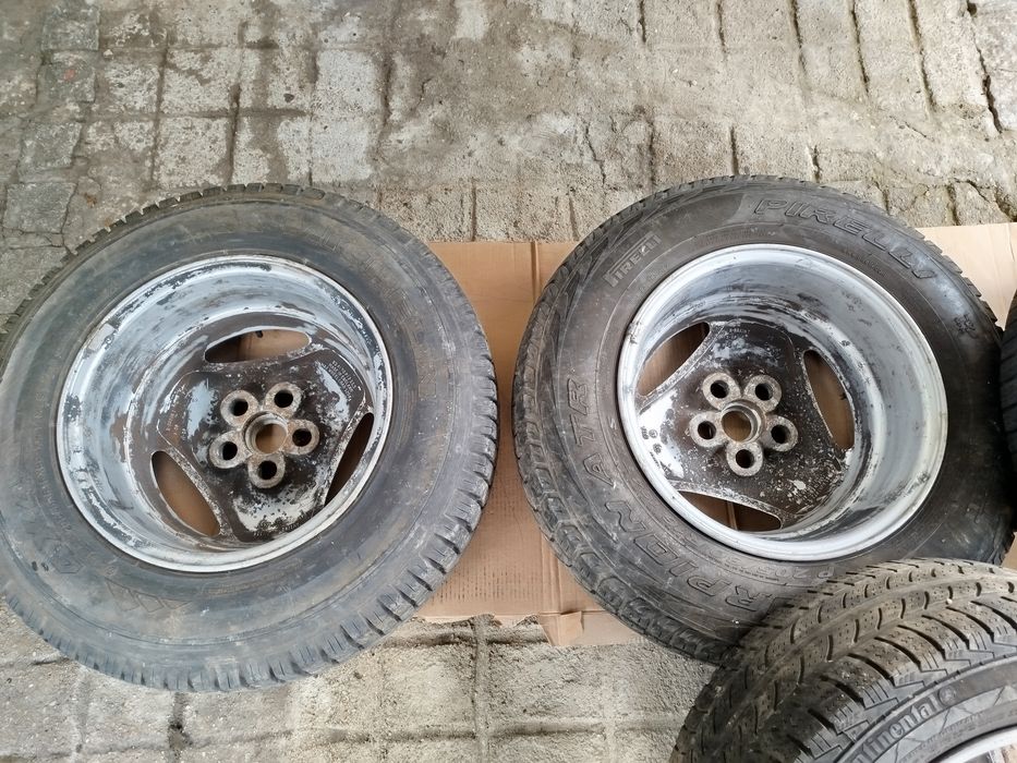 4 Jantes com pneus usados Discovery TD5 ou Range Rover P38 5X120