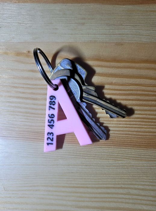 Breloczek 3D  personalizowany w kształcie litery