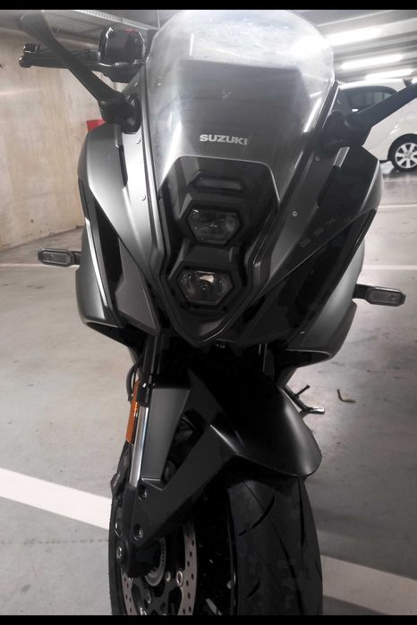 Suzuki gsx 8r como nova