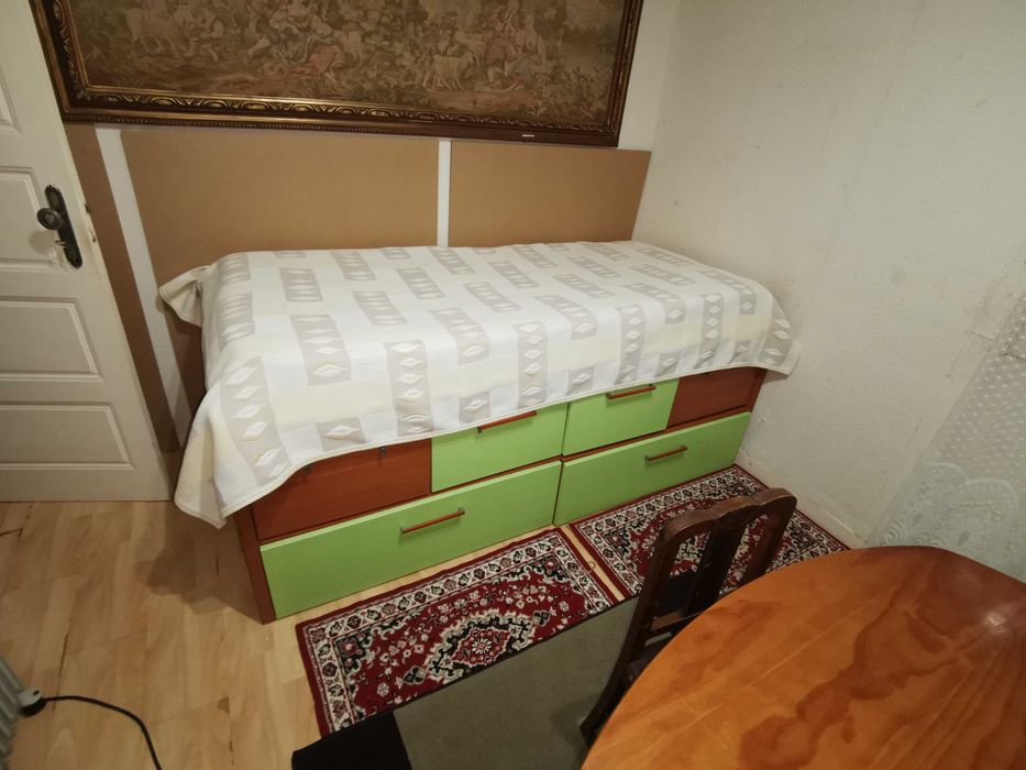 Cama de solteiro com gavetas de arrumação