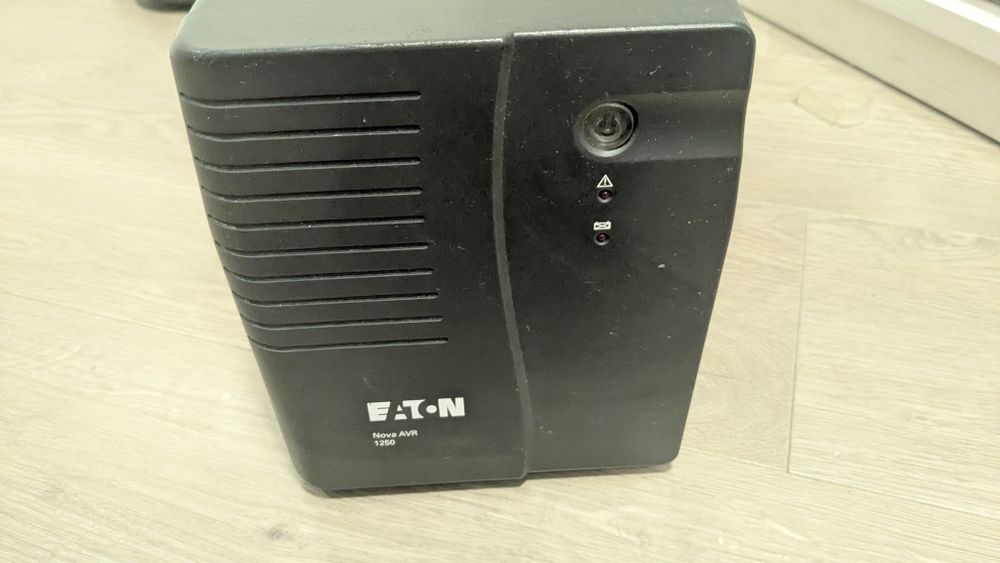 Блок безперебійного живлення Eaton Nova AVR 1250