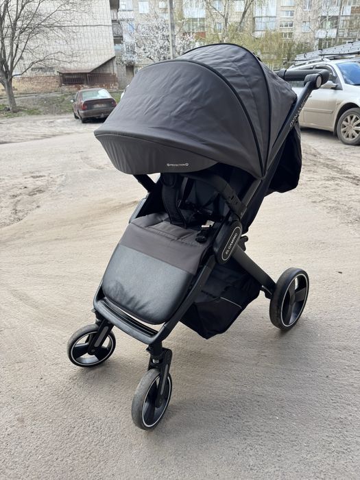 Продам погулянкову коляску в гарному стані!