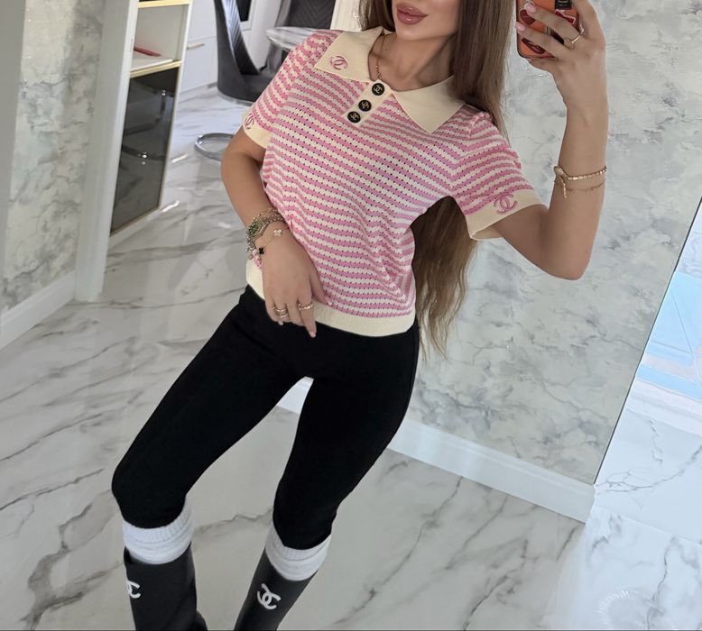 Розовая футболка поло chanel