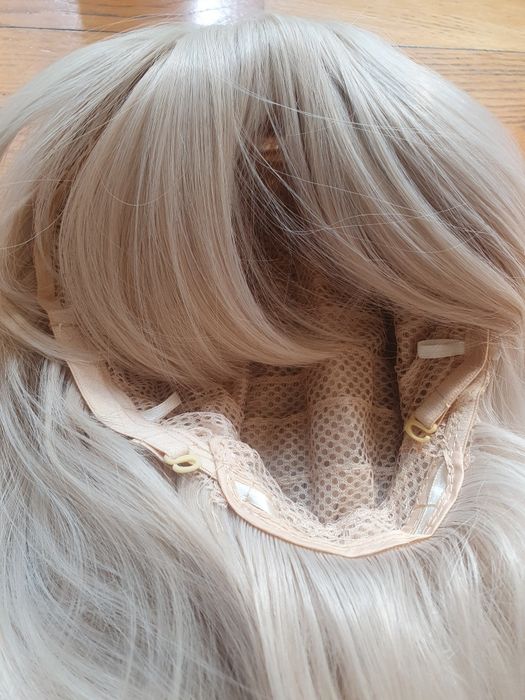 Peruka platynowy blond  z grzywką włosy syntetyczne