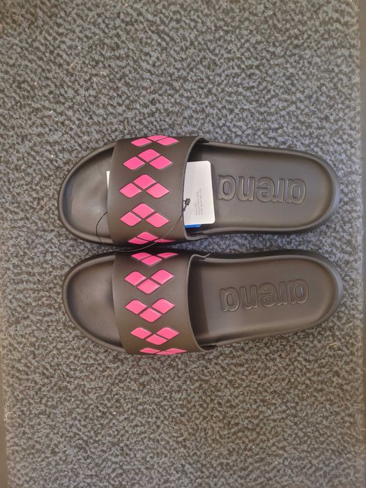 Продам фірмові тапочки для басейну та пляжу Arena модель Urban