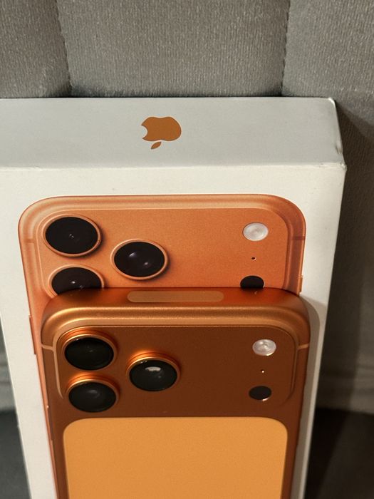 iPhone 17 Pro Max 256 Cosmic Orange