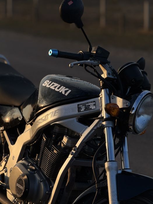 Продам гарниний та нанійний мотоцикил