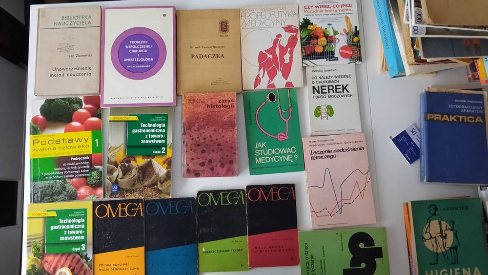Książki stare sprzedam 2 zł sztuka do negocjacji