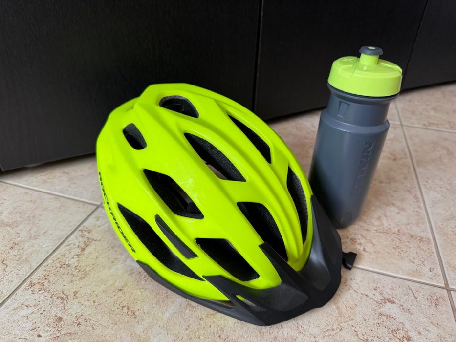 Capacete BTT e garrafa nova