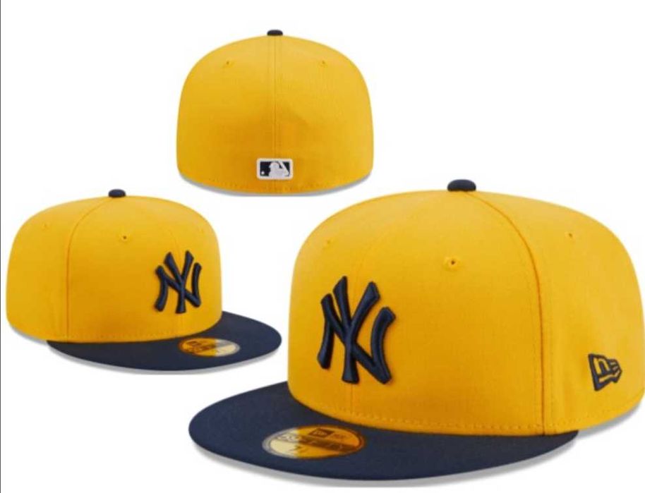 Vários tipos de bonés novos para venda