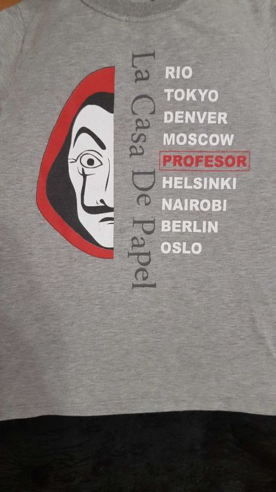 Nowość 2024:) t-shirt "DOM Z PAPIERU " roz 146