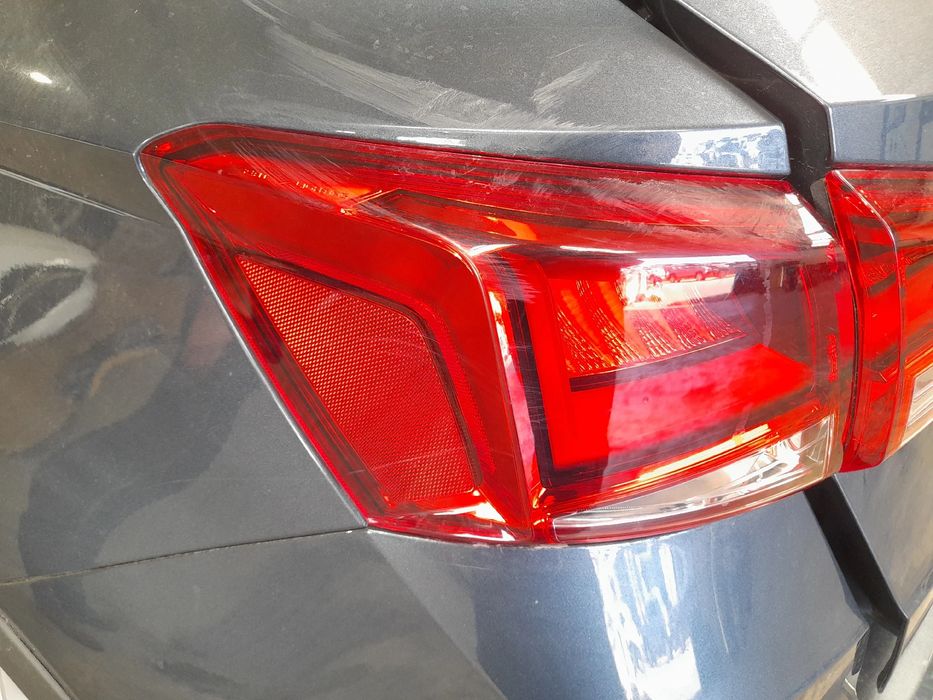 Farolim esquerdo SEAT Arona (KJ7)