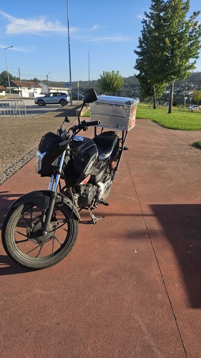Honda cb125f em bom estado