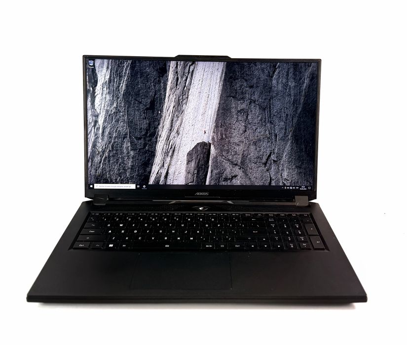 Gigabyte AORUS 7 MF 17.3 360Hz i5-12500H 32GB RAM RTX 4050 6GB SSD 1.38TB