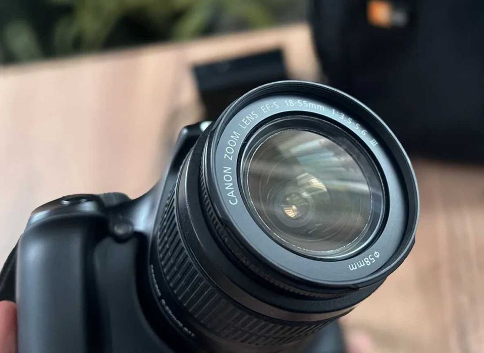 Дзеркальний фотоапарат Canon Eos 1100D з об'єктивом, сумкою. Як новий