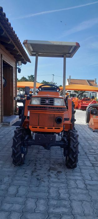 KUBOTA BULTRA B1-17, 4x4 com Capota