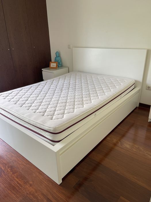 Cama branca Ikea