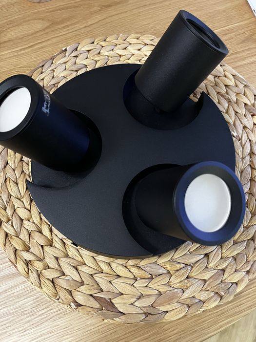 Reflektor sufitowy Ikea z żarówkami czarny